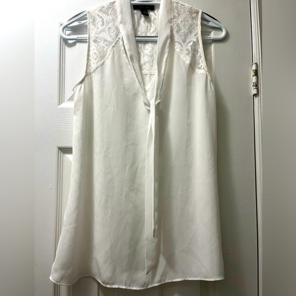 Tops - Flowy white sleeveless top with lace detail small​